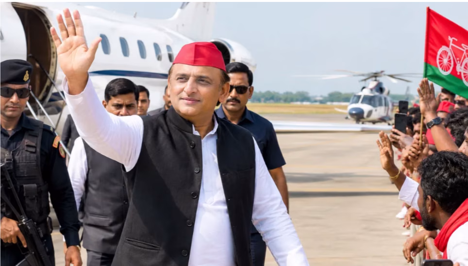 बरेली एयरपोर्ट पर 10 मिनट रुकेंगे अखिलेश यादव, सपाइयों में मिलने की होड़