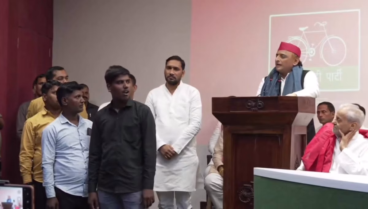 आजमगढ़ में वोटर लिस्ट में एक नाम 10 बार मिलने पर बड़ी कार्रवाई