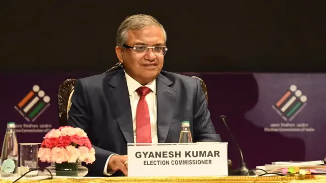 कैबिनेट सचिवालय ने चुनाव आयुक्तों की शिकायत पर कार्रवाई से किया इनकार, कही यह बात
