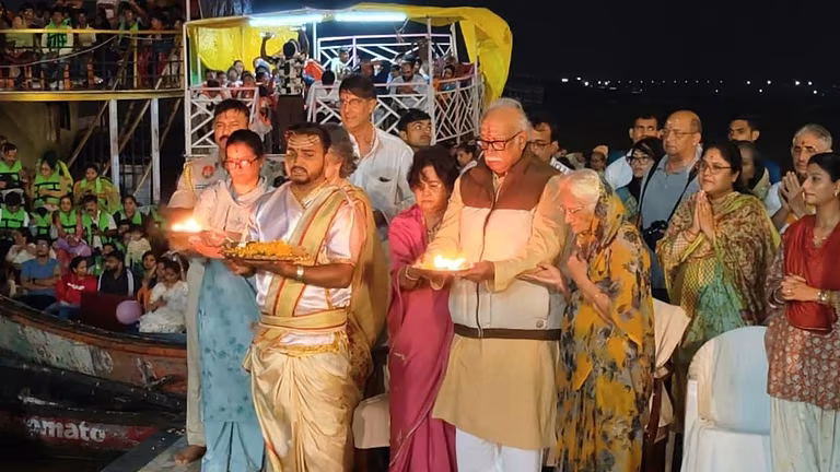 गोवा के राज्यपाल पुसापति अशोक गजपति राजू ने परिवार संग देखी काशी की गंगा आरती