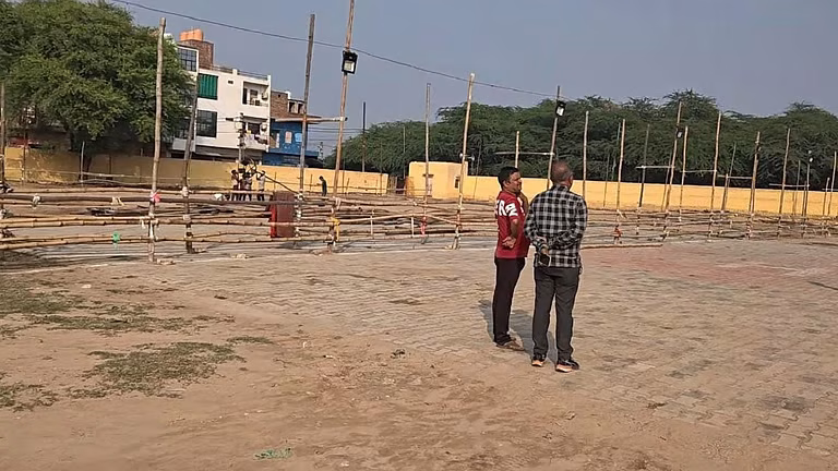 मथुरा में विजयदशमी पर भव्य रावण दहन की तैयारियां तेज, पुतले से निकलेंगे आग के गोले