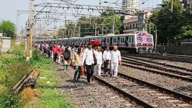 मुंबई लोकल ठप: 200 से अधिक ट्रेनें रद्द, भांडुप में युवक की मौत और कांजुरमार्ग में सिग्नल फेल