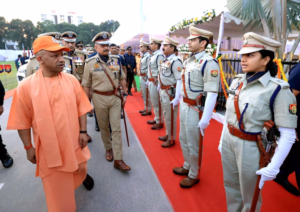 यूपी पुलिस के लिए बड़ी घोषणाएं: मोटरसाइकिल, वर्दी और सिम भत्ता बढ़ा, सीएम योगी ने दी श्रद्धांजलि