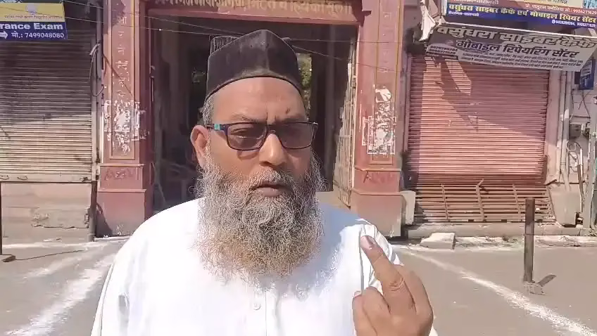 वाराणसी खंड शिक्षक व स्नातक एमएलसी चुनाव: आठ जिलों में मतदान जारी