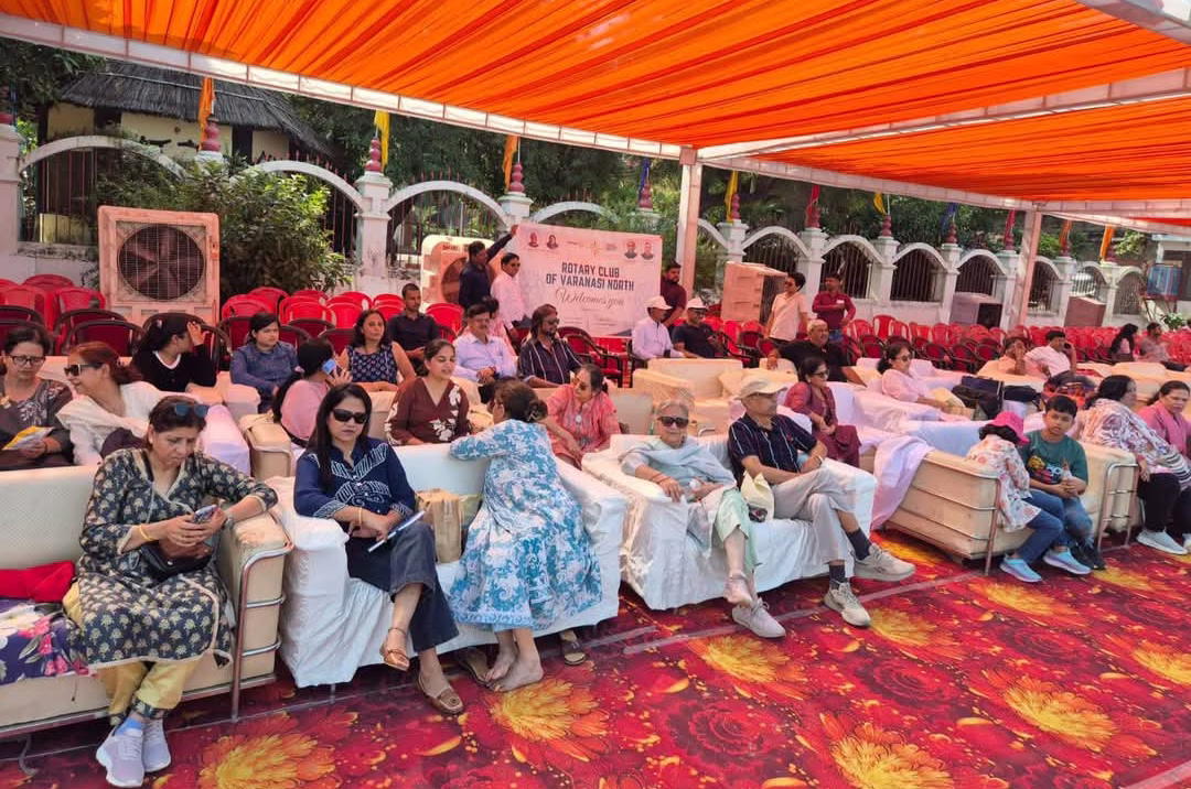 वाराणसी में 'विंग्स ओवर गंगा' एयर शो: राफेल और मिराज के करतब देख रोमांचित हुए रोटेरियन्स