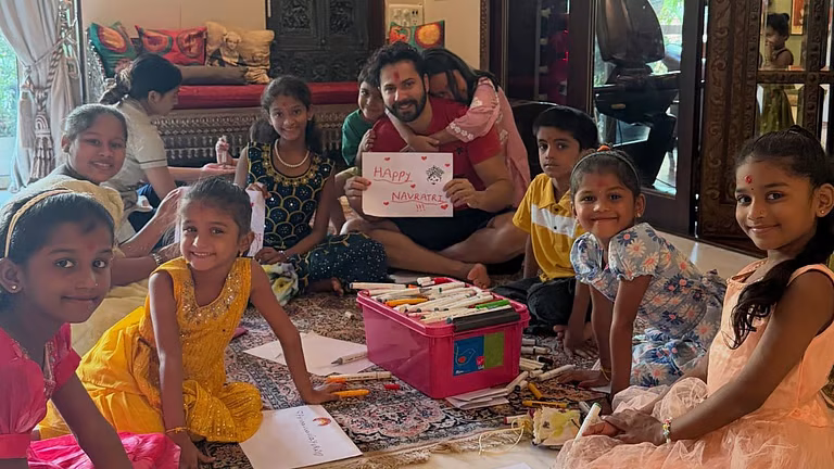 वरुण धवन ने मनाई महानवमी, घर पर किया कन्या पूजन और साझा की तस्वीरें